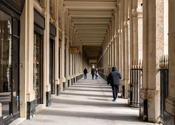 Veeve - By The Palais Royal
